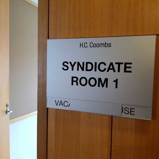 Meeting Room Vacancy Sign - Trophy Land